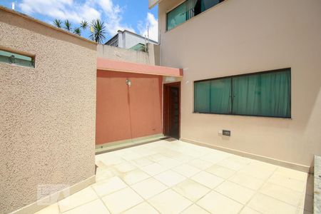 Casa à venda com 300m², 5 quartos e 4 vagasEntrada