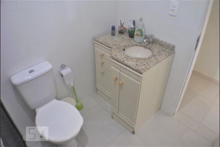 Casa para alugar com 100m², 3 quartos e 2 vagasDetalhe do Banheiro Social