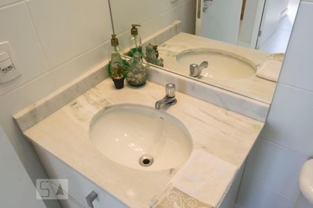 Banheiro social (Pia) de apartamento para alugar com 2 quartos, 54m² em Vila Moraes, São Paulo