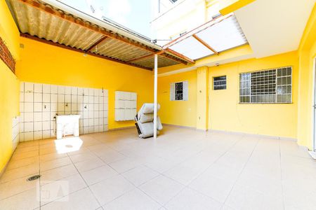 Casa para alugar com 100m², 2 quartos e sem vagaQuintal