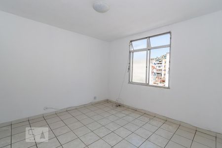 Sala de apartamento para alugar com 2 quartos, 50m² em Olaria, Rio de Janeiro