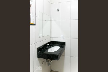 Banheiro de kitnet/studio para alugar com 1 quarto, 25m² em Vila Cunha Bueno, São Paulo