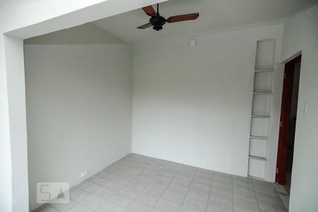 Sala de casa para alugar com 2 quartos, 80m² em Pilares, Rio de Janeiro