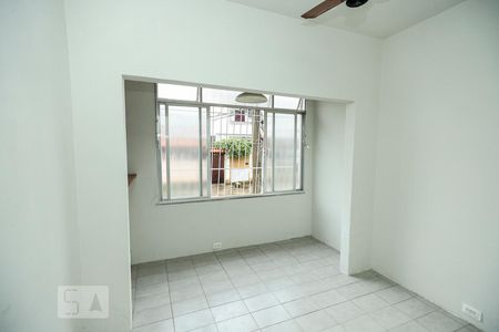Sala de casa para alugar com 2 quartos, 80m² em Pilares, Rio de Janeiro