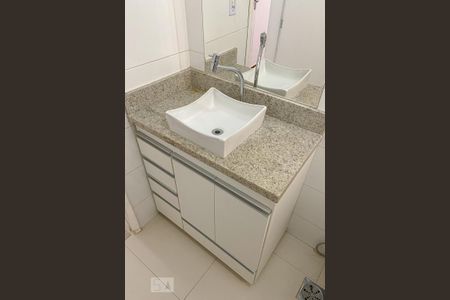 Apartamento para alugar com 74m², 2 quartos e 1 vagaBanheiro Social