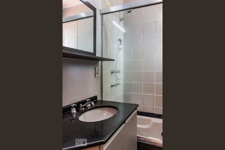 Casa de condomínio à venda com 240m², 3 quartos e 2 vagasBanheiro da Suíte