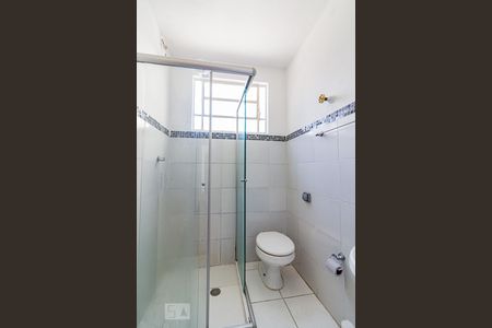 Banheiro de apartamento para alugar com 2 quartos, 64m² em Menino Deus, Porto Alegre