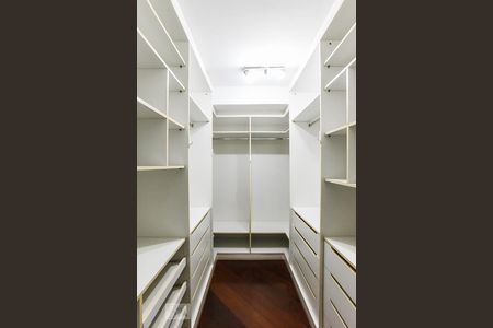 Apartamento à venda com 180m², 4 quartos e 3 vagasCloset da Suíte 3