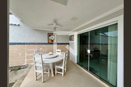 Casa de condomínio à venda com 296m², 4 quartos e 3 vagasÁrea externa