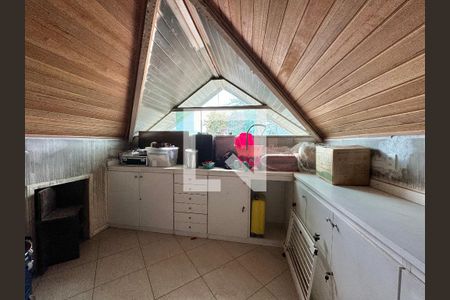 Casa de condomínio à venda com 296m², 4 quartos e 3 vagasSótão