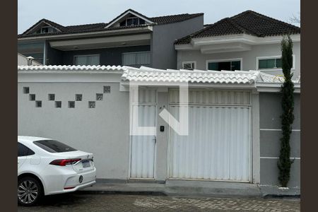 Casa de condomínio à venda com 296m², 4 quartos e 3 vagasFachada