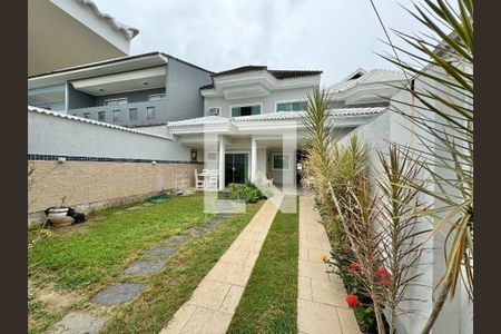 Casa de condomínio à venda com 296m², 4 quartos e 3 vagasÁrea externa