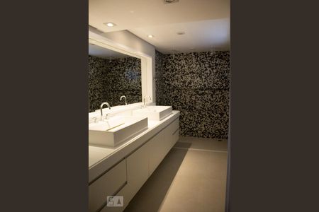 Apartamento para alugar com 230m², 4 quartos e 3 vagasBanheiro da Suíte 3