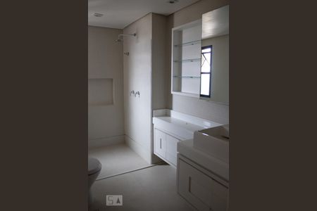 Apartamento para alugar com 230m², 4 quartos e 3 vagasBanheiro da Suíte 1