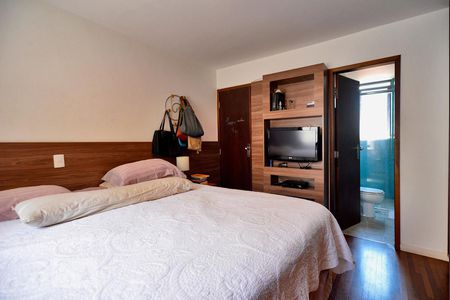 Casa à venda com 250m², 3 quartos e 2 vagasQuarto Suíte