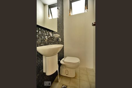 Casa à venda com 250m², 3 quartos e 2 vagasLavabo