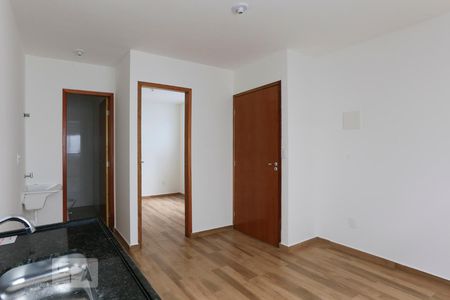 Sala e Cozinha de apartamento para alugar com 1 quarto, 28m² em Vila Nair, São Paulo