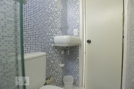 Banheiro de kitnet/studio para alugar com 1 quarto, 18m² em Vila Buarque, São Paulo