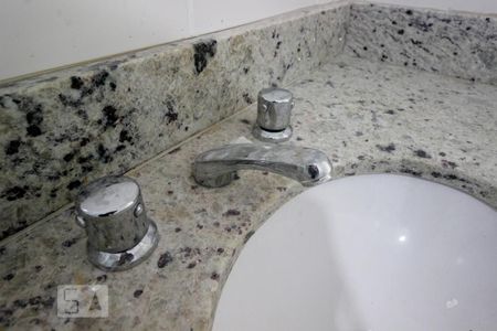 Apartamento à venda com 74m², 2 quartos e 1 vaga Apartamento à venda com 74m², 2 quartos e 1 vagaBanheiro da Suíte