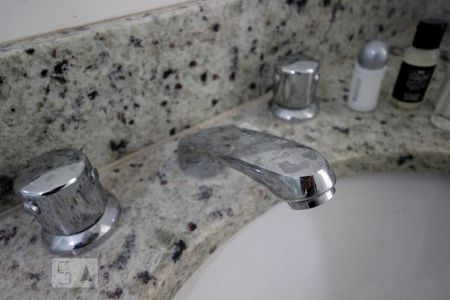 Apartamento à venda com 74m², 2 quartos e 1 vaga Apartamento à venda com 74m², 2 quartos e 1 vagaBanheiro Corredor