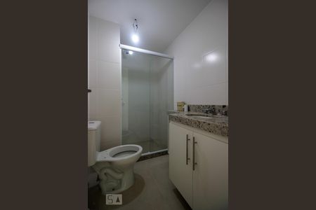 Apartamento à venda com 74m², 2 quartos e 1 vaga Apartamento à venda com 74m², 2 quartos e 1 vagaBanheiro da Suíte