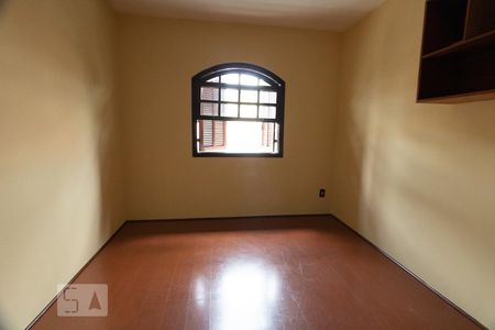 Casa à venda com 140m², 3 quartos e 3 vagas Casa à venda com 140m², 3 quartos e 3 vagasDormitório 1