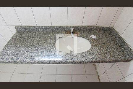Banheiro de casa para alugar com 2 quartos, 70m² em Vila Bancária, São Paulo