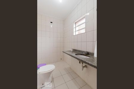 Banheiro de casa para alugar com 2 quartos, 70m² em Vila Bancária, São Paulo