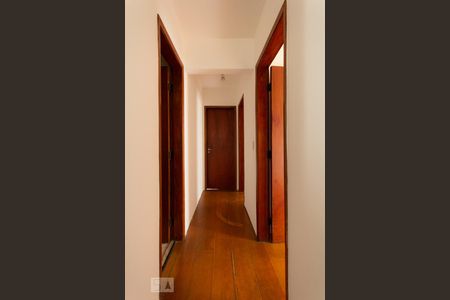 Corredor de apartamento à venda com 3 quartos, 92m² em Jardim Londrina, São Paulo