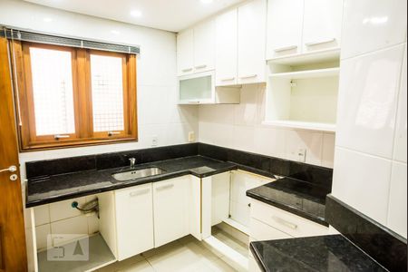 Cozinha de casa à venda com 3 quartos, 272m² em Jardim Itu Sabará, Porto Alegre