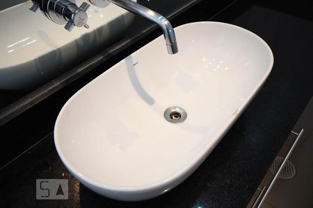 Apartamento à venda com 103m², 2 quartos e 2 vagasDetalhe do Banheiro Suíte