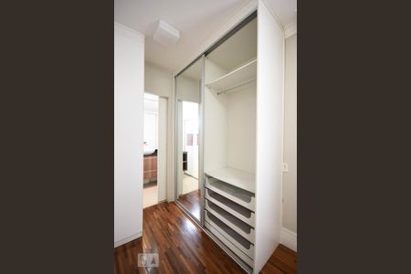 Apartamento à venda com 103m², 2 quartos e 2 vagasArmário da Suíte 