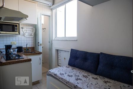 Sala/Cozinha de kitnet/studio para alugar com 1 quarto, 12m² em Copacabana, Rio de Janeiro