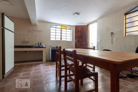 Casa à venda com 200m², 4 quartos e 3 vagas Casa à venda com 200m², 4 quartos e 3 vagasCozinha