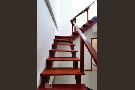 Apartamento à venda com 197m², 3 quartos e 2 vagasEscada