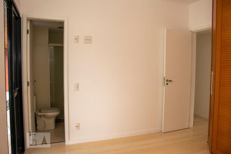 Apartamento à venda com 130m², 3 quartos e 2 vagasSuíte 2