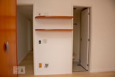 Apartamento à venda com 130m², 3 quartos e 2 vagasSuíte 3
