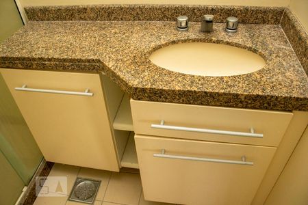 Apartamento à venda com 130m², 3 quartos e 2 vagasBanheiro da Suíte 2