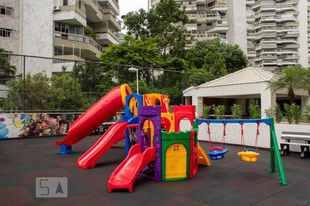 Apartamento à venda com 130m², 3 quartos e 2 vagasÁrea Comum - Playground