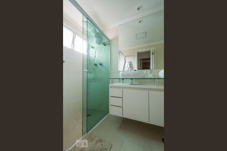 Banheiro de apartamento à venda com 2 quartos, 66m² em Vila Clementino, São Paulo