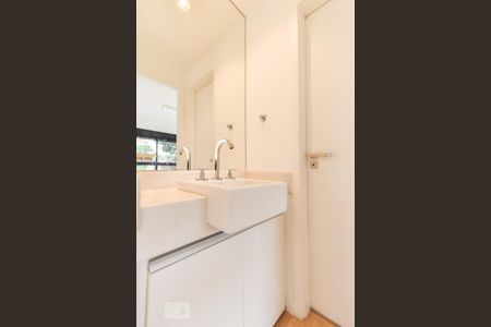 Banheiro de apartamento para alugar com 1 quarto, 35m² em Sumarezinho, São Paulo