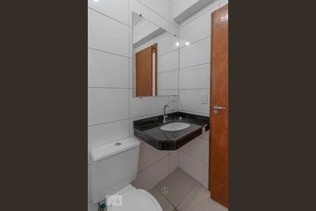 Casa à venda com 98m², 2 quartos e 2 vagasBanheiro da Suite 1