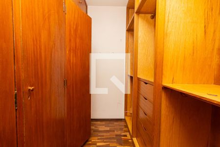 Closet da suíte 1 de apartamento para alugar com 3 quartos, 128m² em Bela Vista, São Paulo