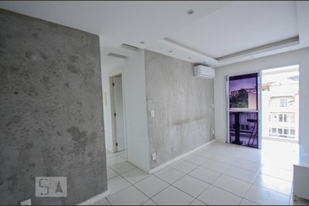 Sala de apartamento para alugar com 2 quartos, 70m² em São Francisco Xavier, Rio de Janeiro