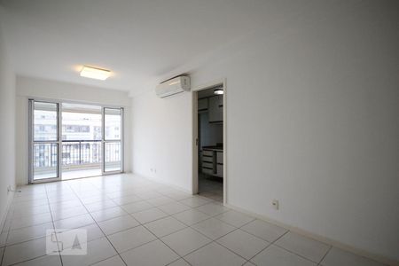 Sala de apartamento para alugar com 2 quartos, 79m² em Barra da Tijuca, Rio de Janeiro