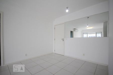 Sala de apartamento para alugar com 2 quartos, 79m² em Barra da Tijuca, Rio de Janeiro