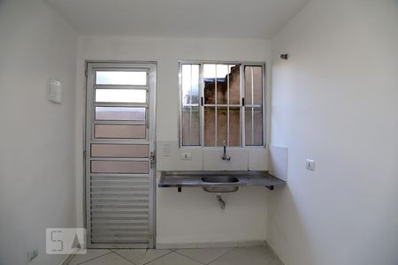 Cozinha de casa para alugar com 1 quarto, 30m² em Jardim Maria Rosa, Taboão da Serra