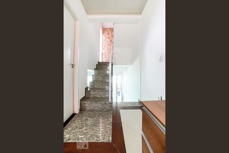 Escadas Quartos de casa à venda com 3 quartos, 200m² em Vila Gustavo, São Paulo