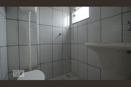 Banheiro de kitnet/studio para alugar com 1 quarto, 20m² em Guará Ii, Brasília