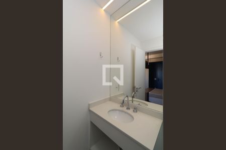 Banheiro de kitnet/studio para alugar com 1 quarto, 30m² em Cerqueira César, São Paulo